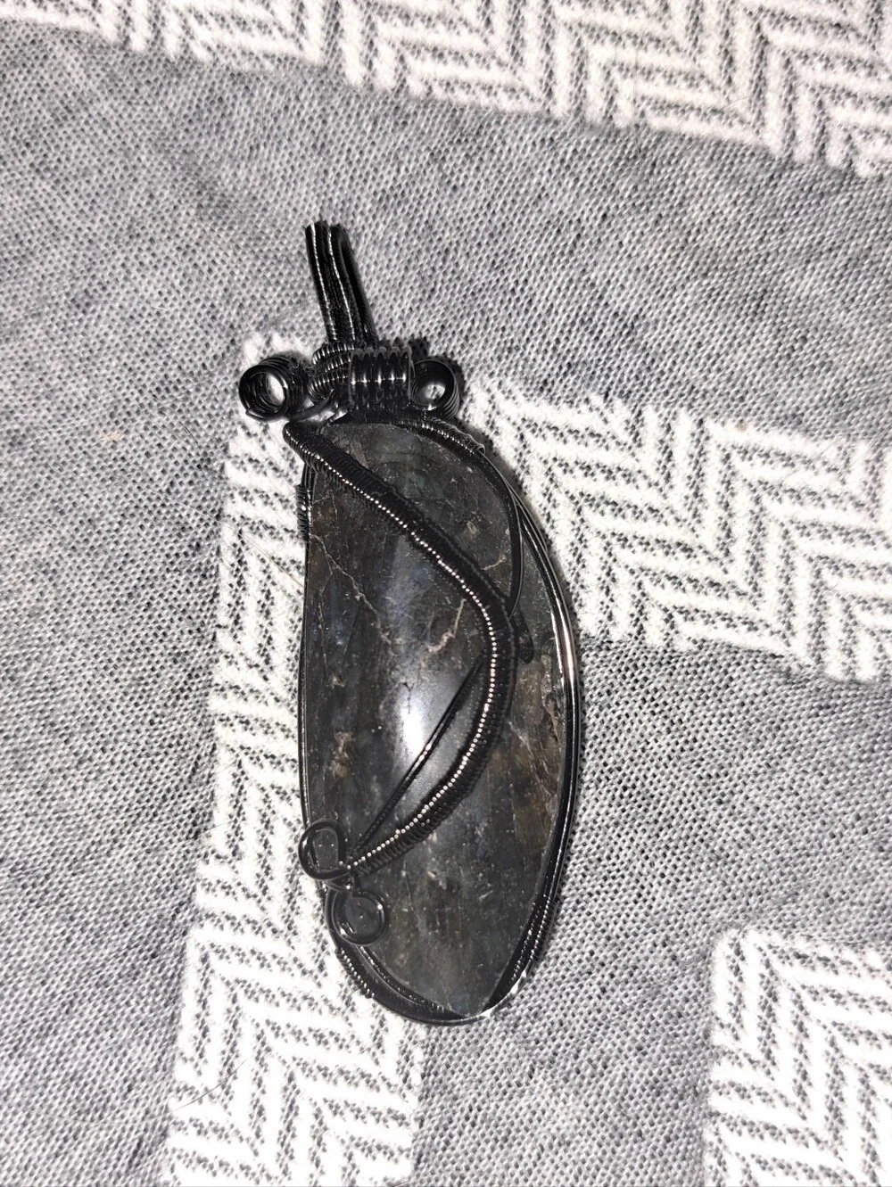 Wire-Wrapped Labradorite Pendant - Picture 4 of 4